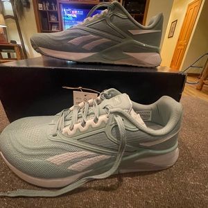 BNWT womens Nanox2 size 7.5